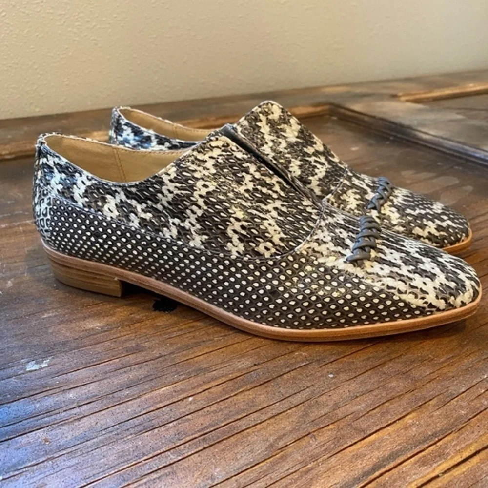 NWOT Nicole Miller Artelier Stella Sabrina Taupe Slip On Shoes